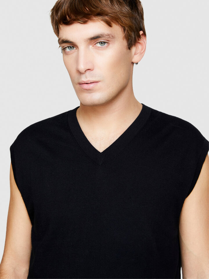 Knit vests - men's v-neck sweaters - Black | Sisley image number 5
